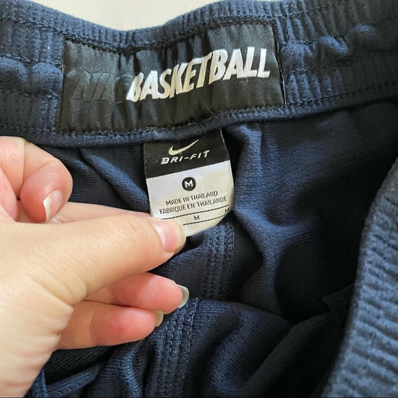 Nike basketball Dri fit shorts size medium - Picture 3 of 4